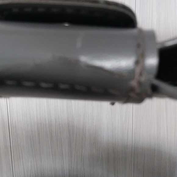 Oscar de la renta travel bag. Sz 20 in 12 in 5in color gray in good con. - Picture 3 of 11